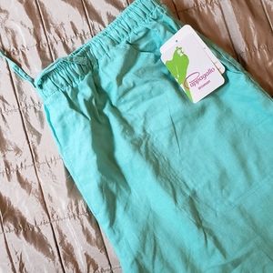 Women's capri  pants, Pappagollo linen blend.